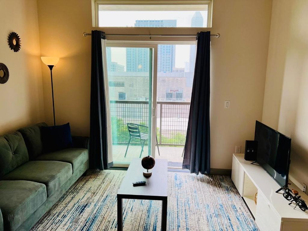 Downtown Apt Free Parking - Pool - Gym - Fully Kitchen هيوستن المظهر الخارجي الصورة