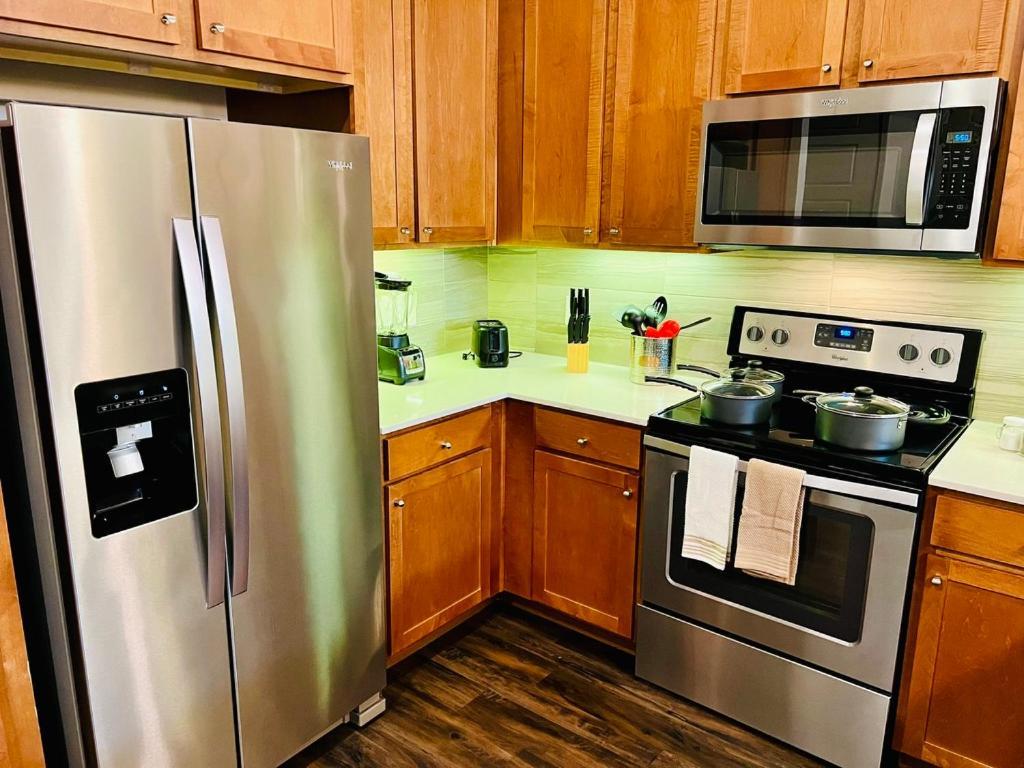 Downtown Apt Free Parking - Pool - Gym - Fully Kitchen هيوستن المظهر الخارجي الصورة