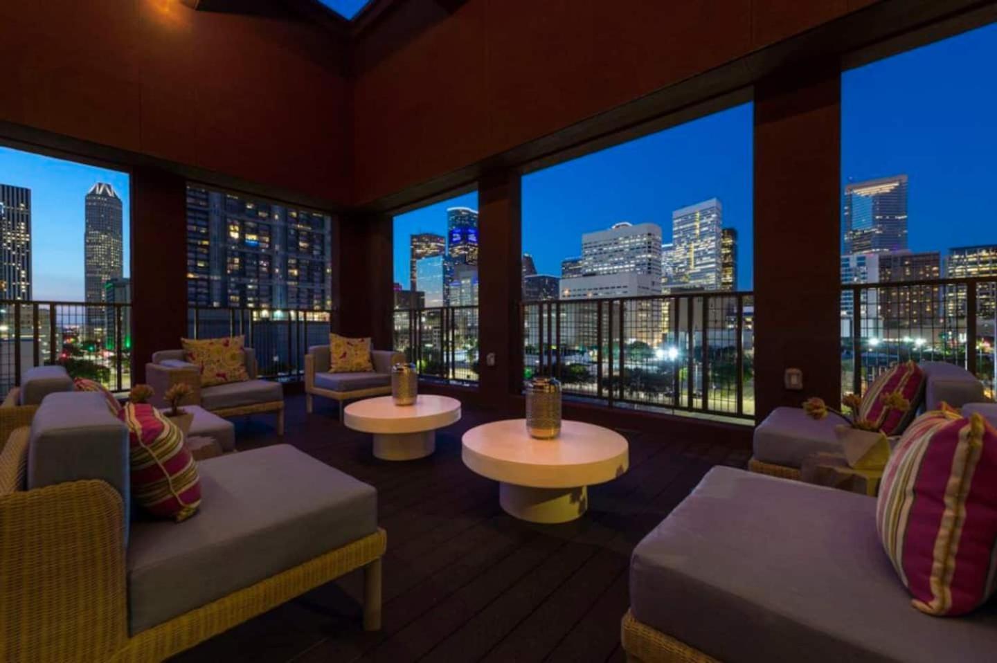 Downtown Apt Free Parking - Pool - Gym - Fully Kitchen هيوستن المظهر الخارجي الصورة