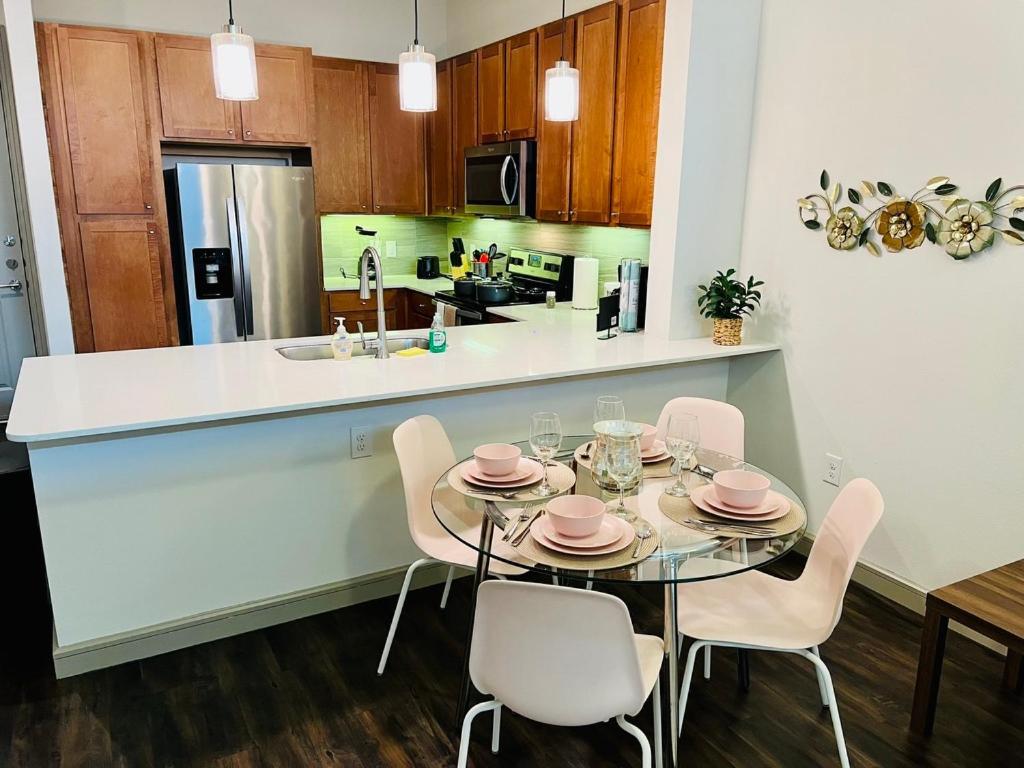 Downtown Apt Free Parking - Pool - Gym - Fully Kitchen هيوستن المظهر الخارجي الصورة