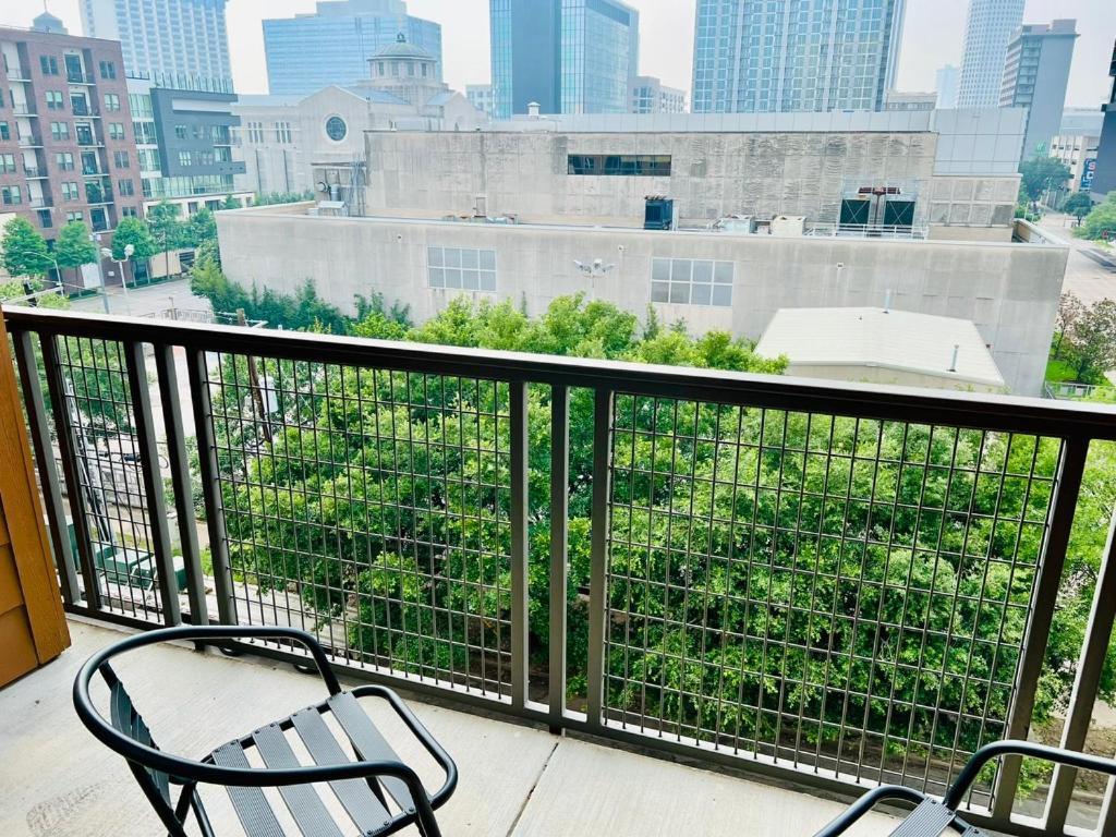 Downtown Apt Free Parking - Pool - Gym - Fully Kitchen هيوستن المظهر الخارجي الصورة