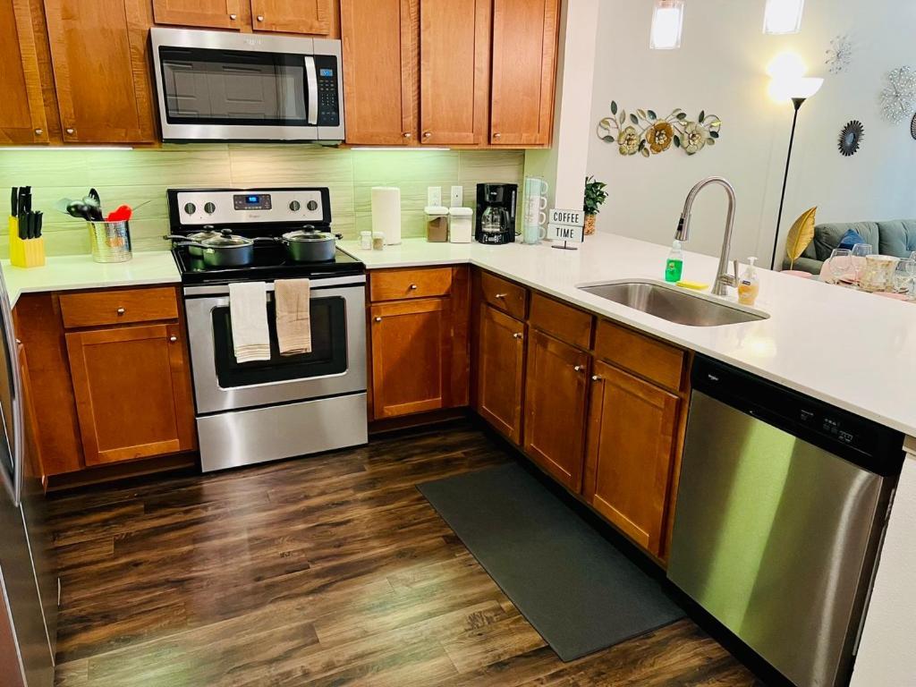 Downtown Apt Free Parking - Pool - Gym - Fully Kitchen هيوستن المظهر الخارجي الصورة