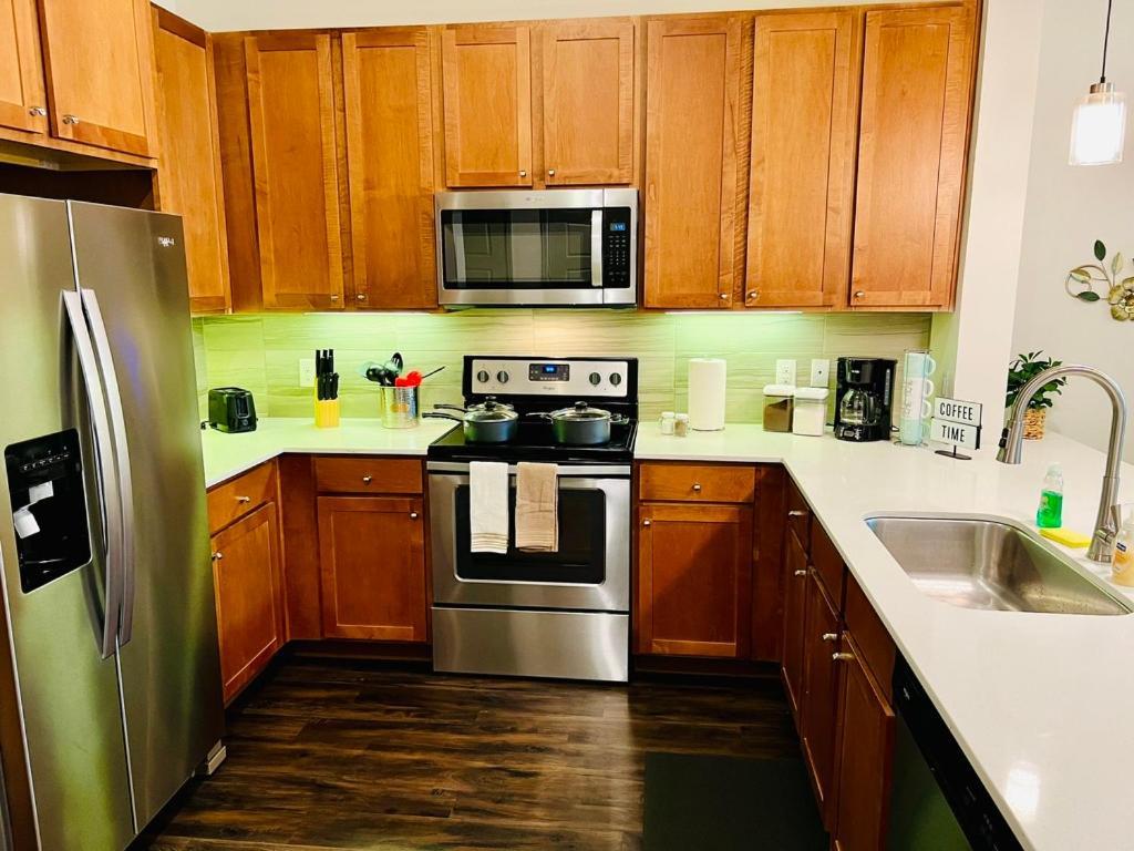 Downtown Apt Free Parking - Pool - Gym - Fully Kitchen هيوستن المظهر الخارجي الصورة