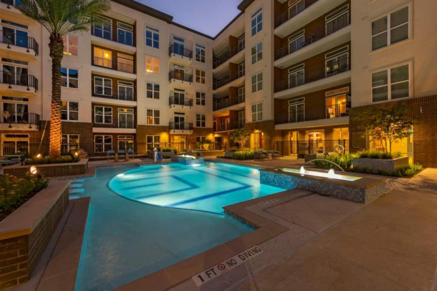 Downtown Apt Free Parking - Pool - Gym - Fully Kitchen هيوستن المظهر الخارجي الصورة